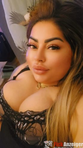 Echtes 3-Loch-Girl: Hemmungslose Private Muschi!