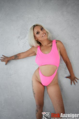 Schlank, eng, geil und willig – Jessy