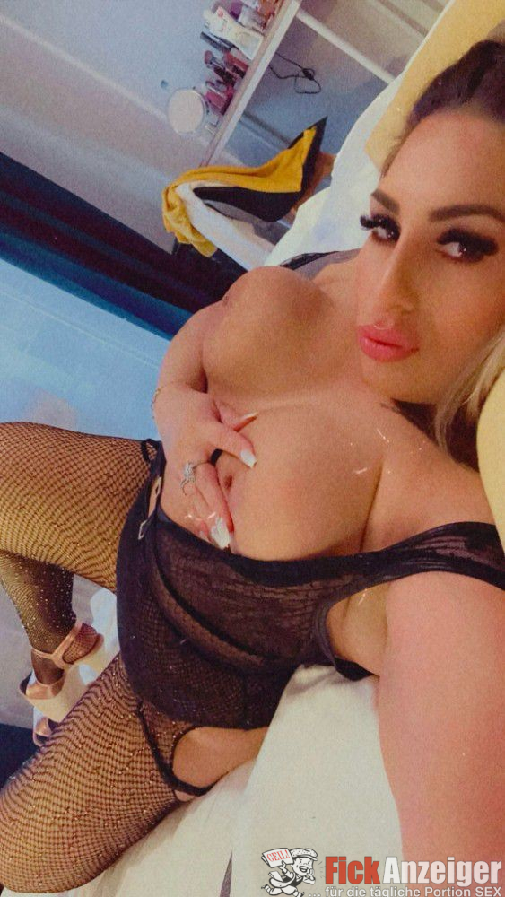 Hemmungsloser Sex-Engel lässt die Sahne überkochen