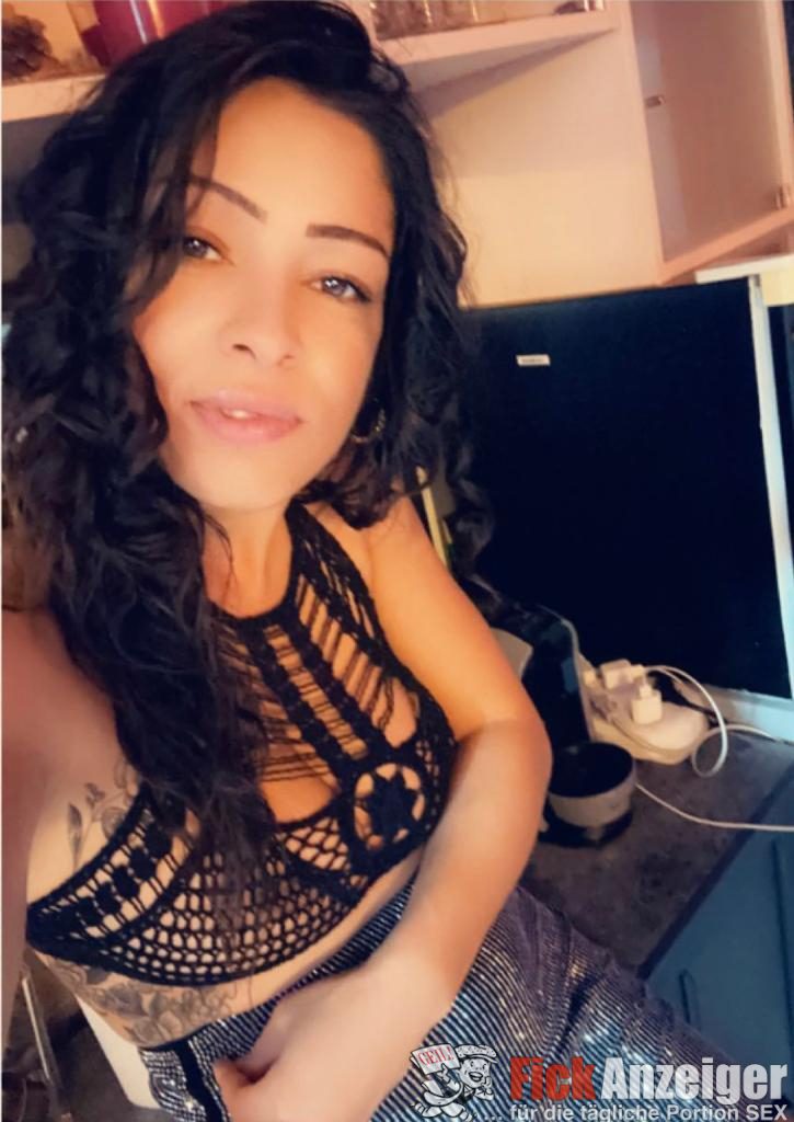 LUDER mit Mega-Titten – Ella