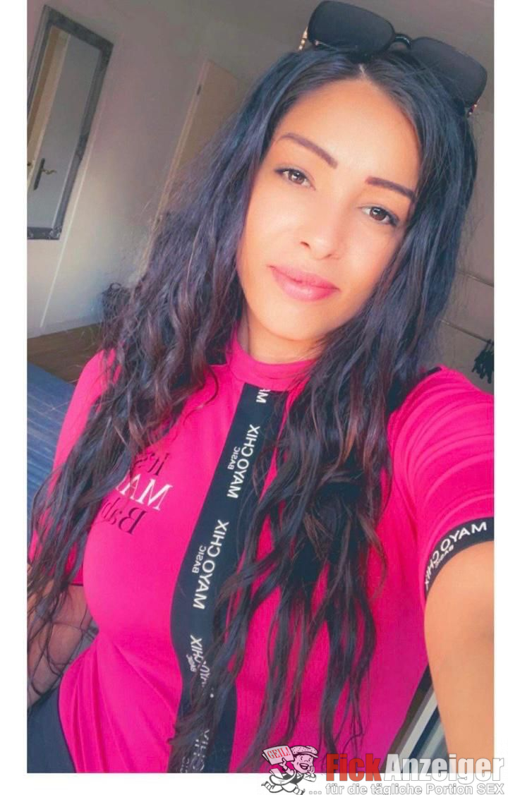 LUDER mit Mega-Titten – Ella