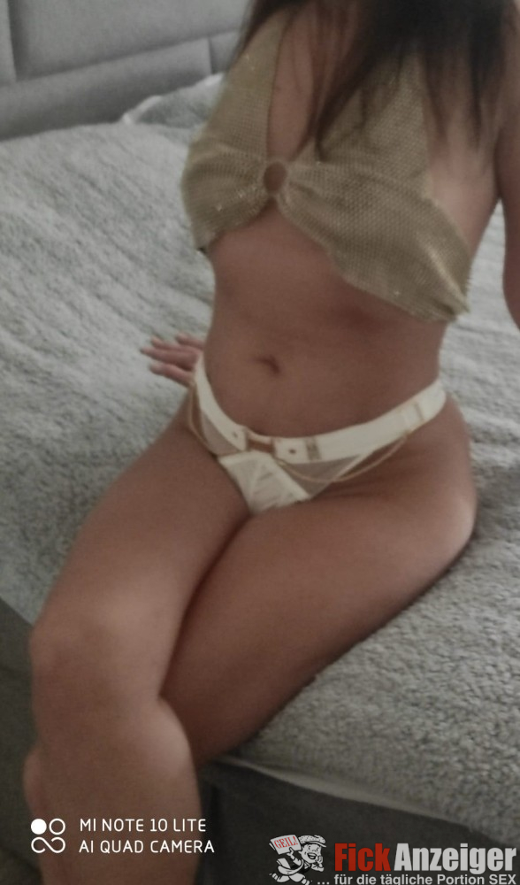 No Limits: geiles Stück fickt hemmungslos mit dir!