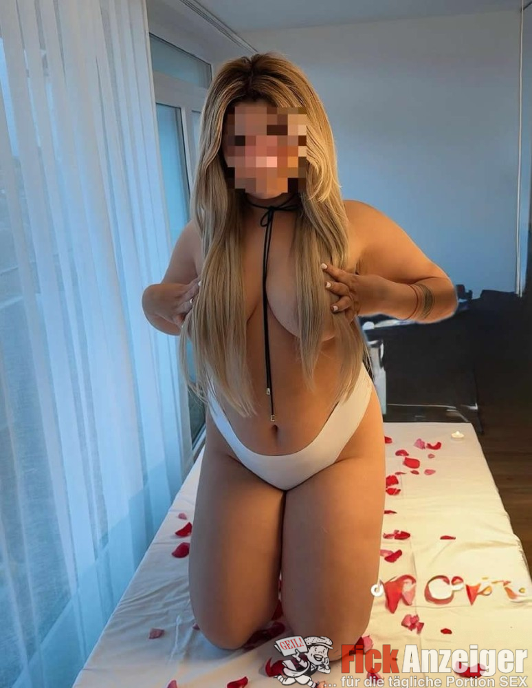 Blonde 26j mit zarten Löchern macht alles für dich
