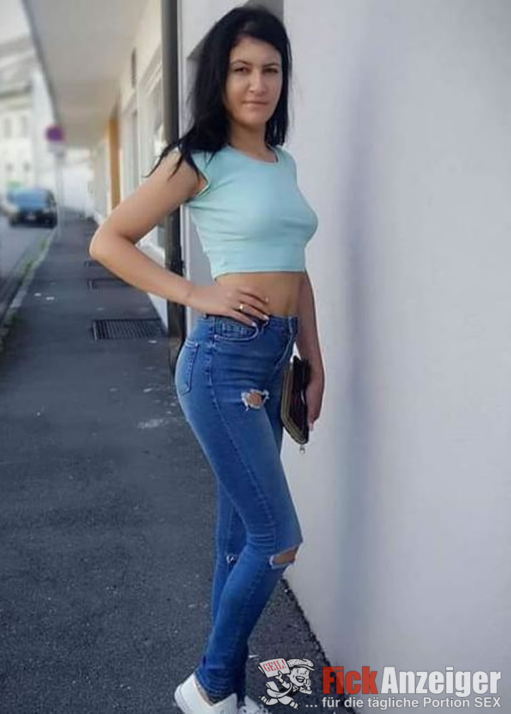 Bianca poppt sehr geil ohne Scham und Grenzen!