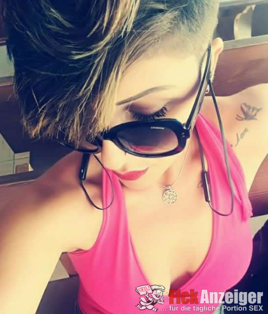 Niveauvolle 3-Loch Freundin fickt wild & intensiv!