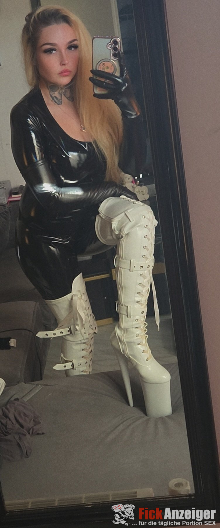 Rachelle, die strenge Domina