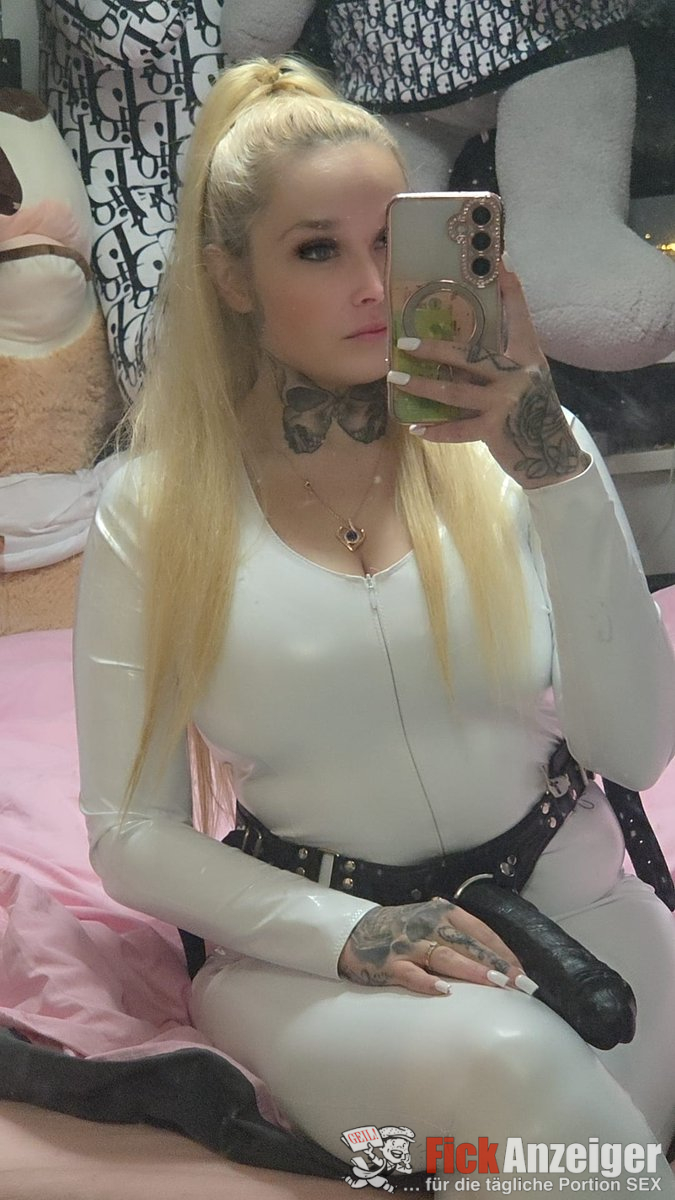 Rachelle, die strenge Domina