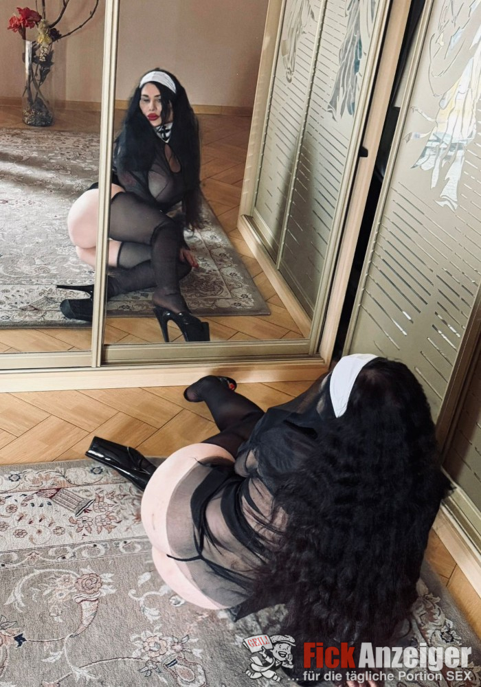 Liebt 3-Loch und leckt Arsch bei jeder Gelegenheit