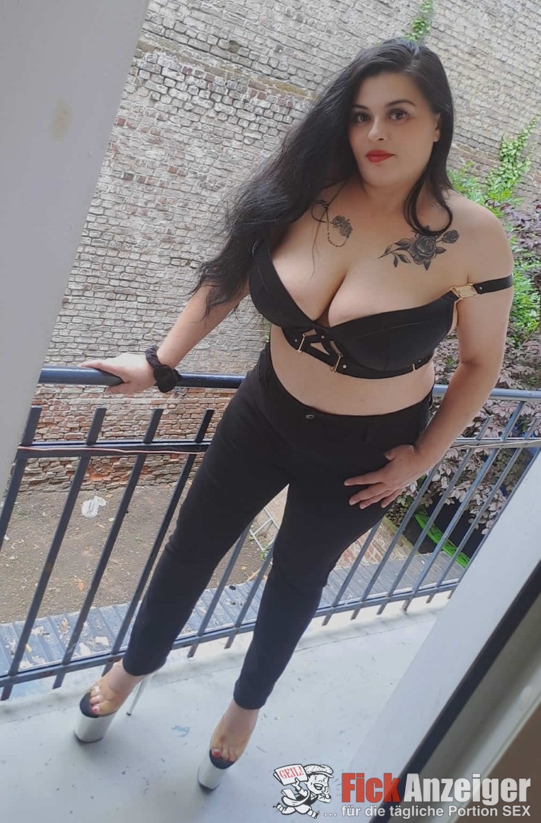 TOP Selina: intensiv Zungenküsse & Anal und alles!